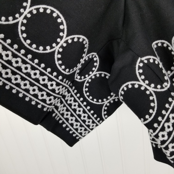 Ann Taylor Womens Shorts Size 8 Black White Dressy Fitted High Rise Embroidered - Picture 6 of 10